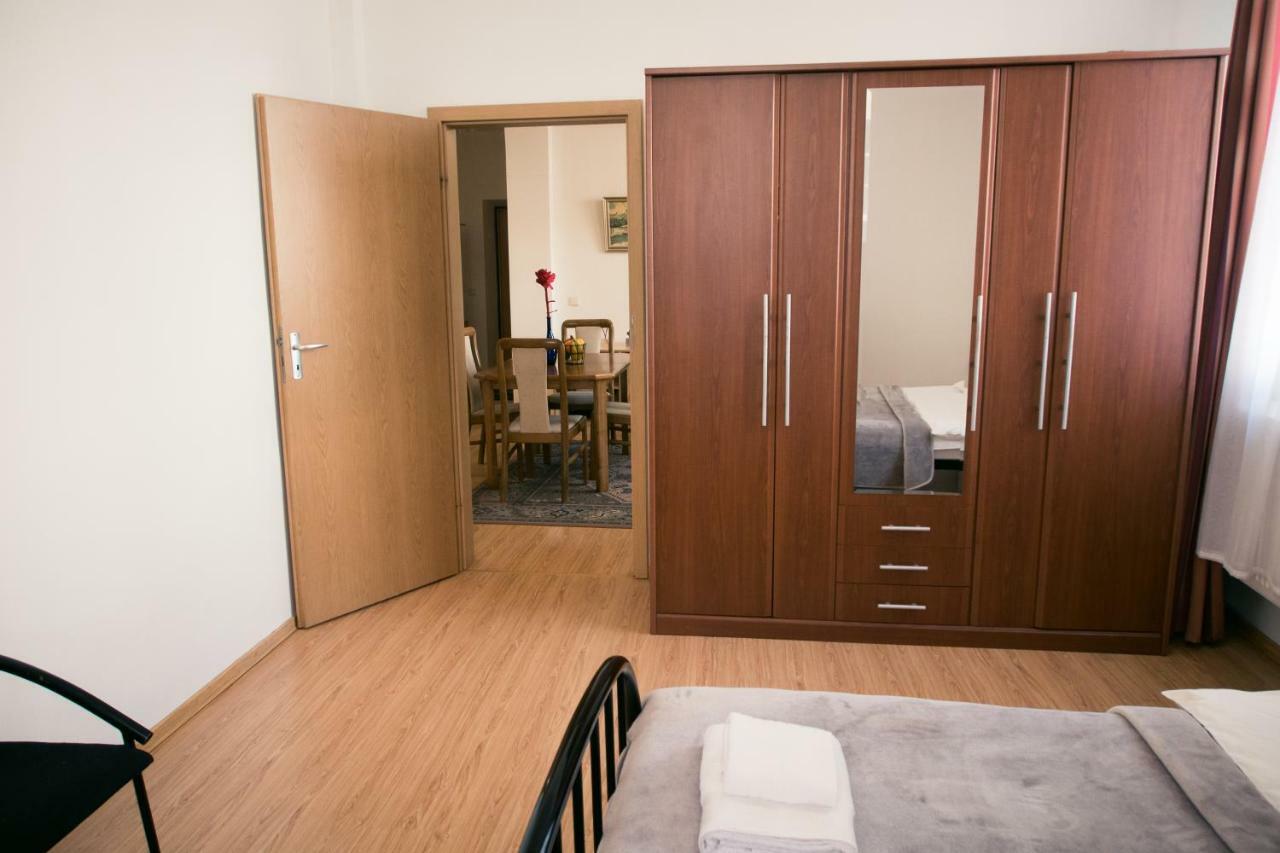 Town Hall 3 Bedroom Apartment Vilnius Exterior photo